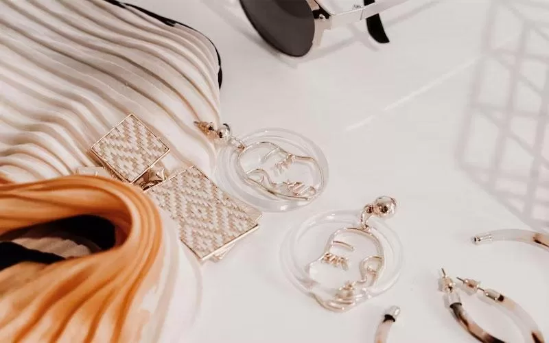 This image has an empty alt attribute; its file name is art-of-accessorizing.jpg